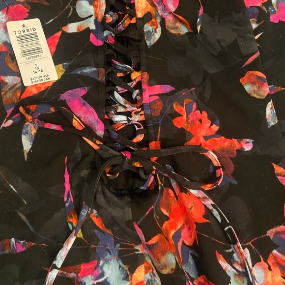 Torrid flower corset dress. Heavy material and some pillaging. Knee length dress - Picture 5 of 7